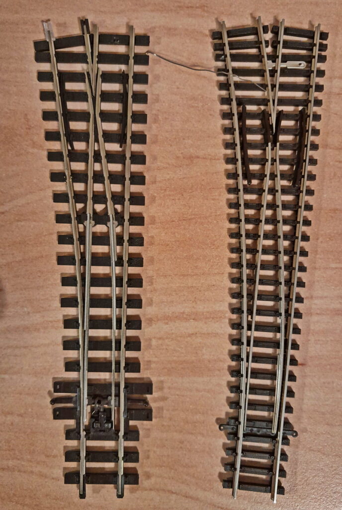 zwei Weichen Peco Code 75 und Tillig TT Code 83
